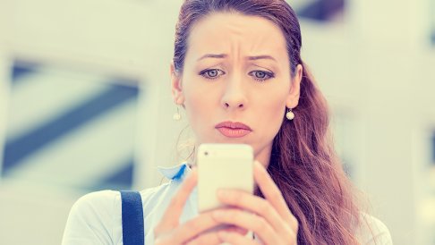 Ruim een jaar geleden introduceerde Google een nieuw zoekalgoritme. Dit algoritme, dat de ranking in Google bepaalt, zorgde ervoor dat bedrijven zonder “mobielvriendelijke website” veel slechter te vinden werden. Ondertussen is ruim 50% van de Nederlandse zoekopdrachten mobiel. De kans is groot dat Google binnenkort dit algoritme wederom aanpast en dat bedrijven zonder mobielvriendelijke website helemaal niet meer te vinden zijn via mobiele devices. Reden genoeg om een mobielvriendelijke website te hebben, zou je zeggen?