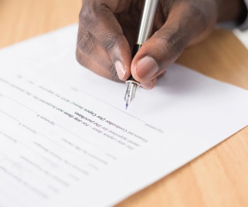 Overstappen van telecomprovider met behoud van telefoonnummer is makkelijk. Overstappen van websitebouwer met behoud van uiterlijk kan voor problemen zorgen. De opdrachtgever denkt vaak dat de website van hem is, omdat hij er voor betaald heeft. De websitebouwer ziet dat vaak anders. Hij heeft er zijn ziel en zaligheid in gestopt dus is het van hem.